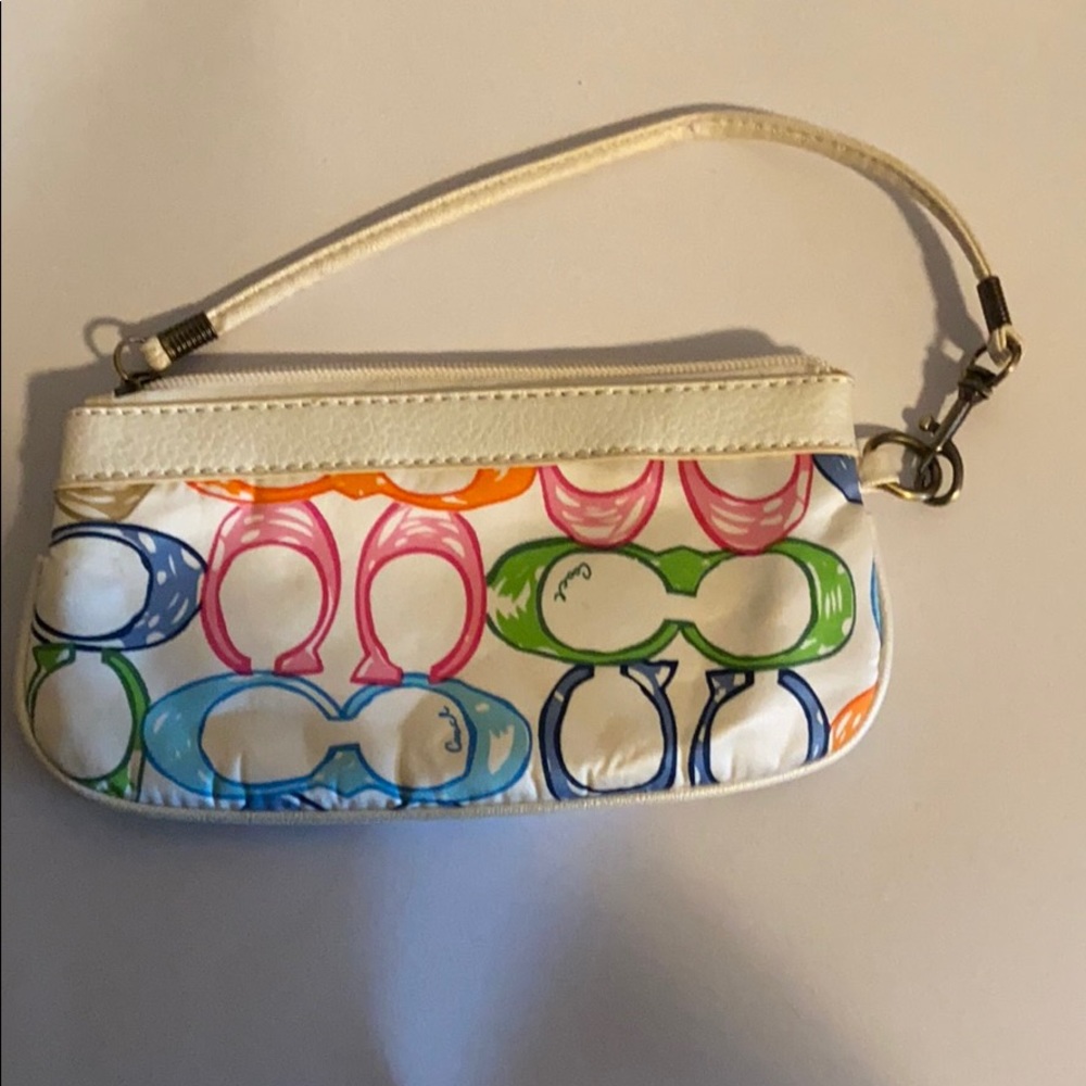 Women’s wristlet